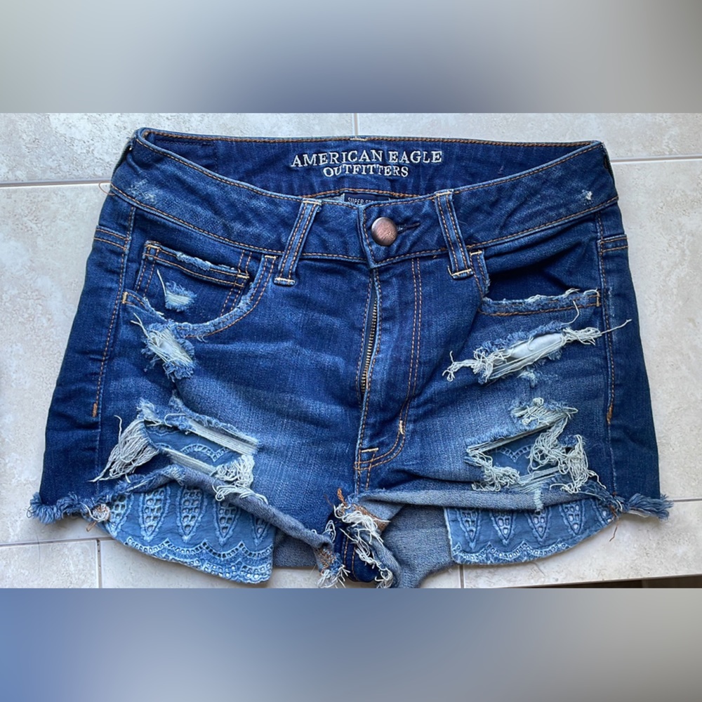 American Eagle Superstretch women’s shorts size 6 with cute decorative pockets